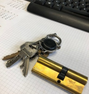 Does a 9-year-old cylinder need to be replaced?